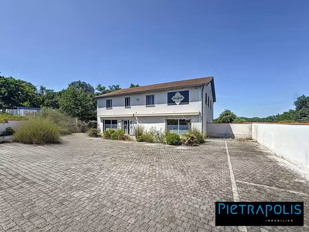 bâtiment commercial ou de bureaux à craponne de 430m2