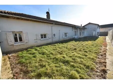 située sur la commune de feillens à proximité des commodités  maison individuelle à rénove