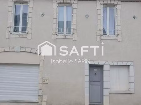 jolie maison de ville rénovée avec goût  sur 2 niveaux