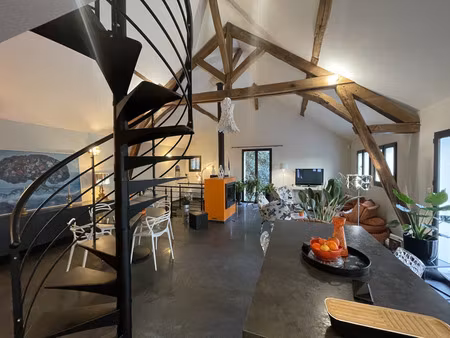 produit unique sur saumur centre 120m2 habitable 3 chambres 100m2 de terrasse 1 place de p