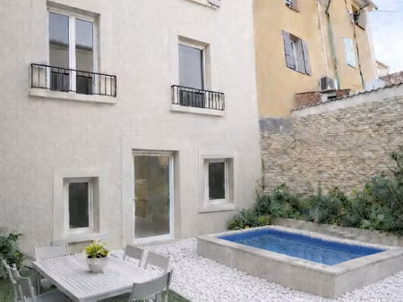 maison de village rénovée d'environ 137m² avec jardin  piscine et garage - châteauneuf-du-