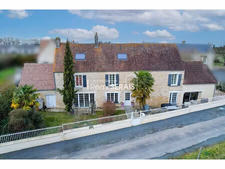 à vendre - maison en pierre avec beaux volumes entre falaise et potigny