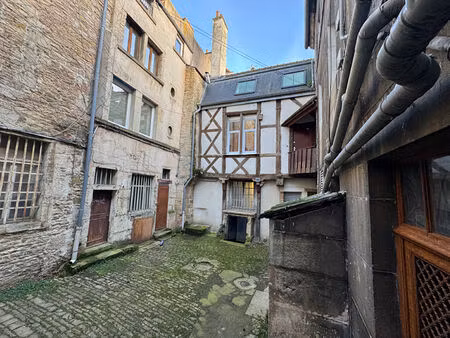 dijon hyper centre - t1 rénové sur cour intérieure