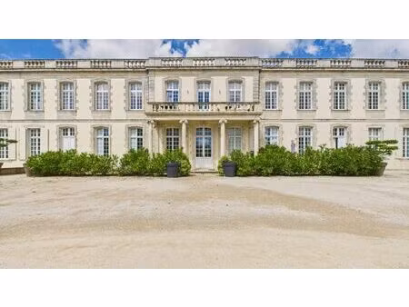 appartement de charme dans un château — jardin privatif & él