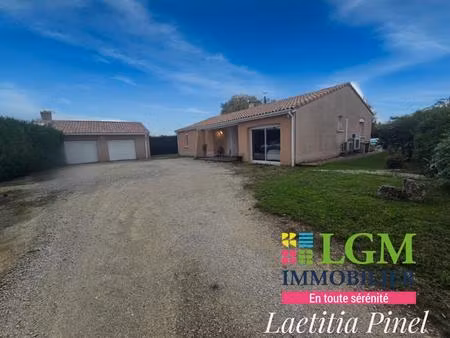 fronton  maison familiale de plain-pied avec garage et piscine