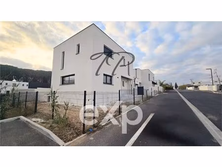 villa t4 r+1 de 2024 avec piscine