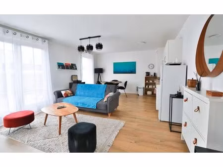 superbe t3 dernier etage avec terasse