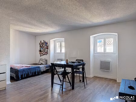 studio 30 m² loué & meublé – capucins / victoire