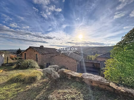 leynes : maison de village 205m2  4 ch ou 5 ch  524 m2 terrain 