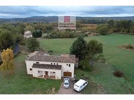maison cossue familiale avec piscine couverte sur grand terrain