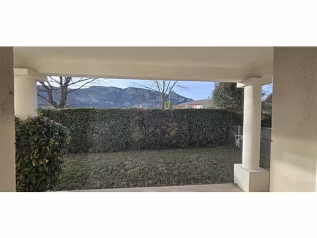 appartement spacieux avec jardin et garage