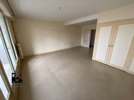 a louer - rue charles vii - t3 de 75.15m2 avec balcon et cav