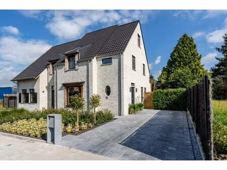 huis te huur in roeselare met 3 slaapkamers