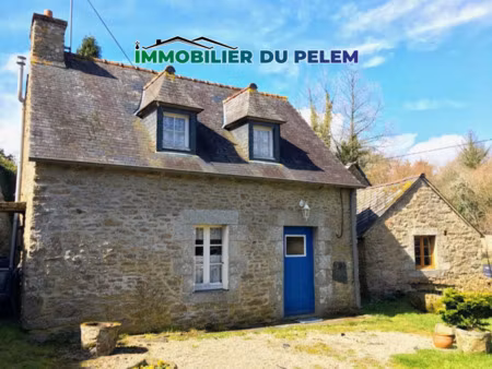 charmante maison en pierre à lanrivain – avec dépendance et terrain