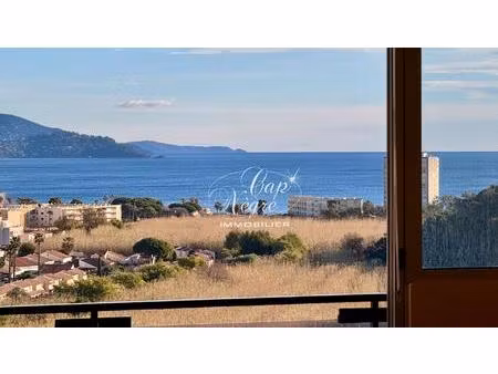 appartement vue mer à vendre au lavandou proche de la favière