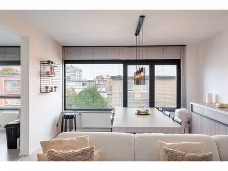 ruim en lumineus  instapklaar 2 slpk. app. met terras en zicht op het groen+p!