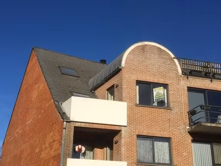instapklaar appartement met terras en autostandplaats in hartje beringen
