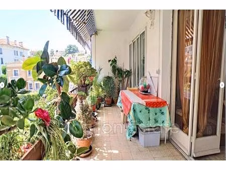 grand 4 pièces avec cave et garage dans une résidence de sta