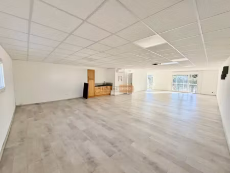 local d'activités de 100m²