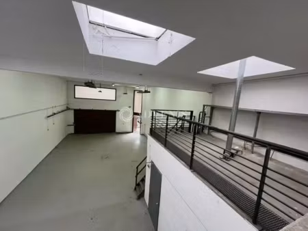 local d'activités a louer