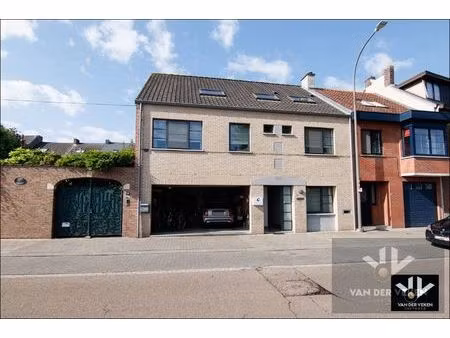 energiezuinige  instapklare en ruime praktijkwoning met ideale ligging  tal van mogelijkhe