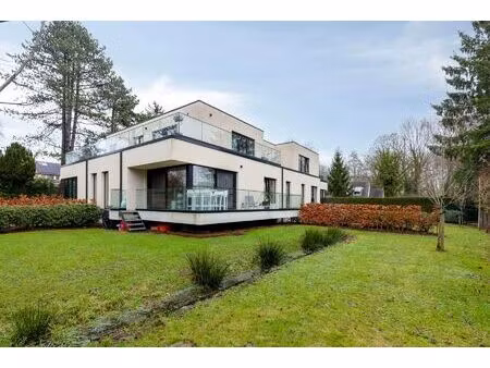 stijlvol gelijkvloers appartement met tuin op topligging