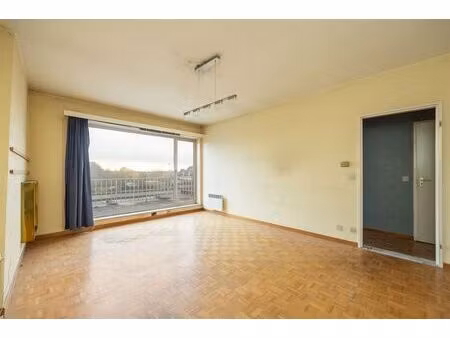 op te frissen appartement met groot zonnig terras