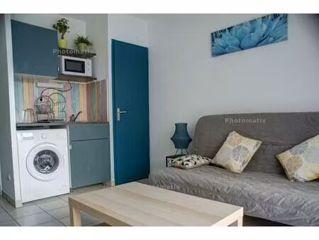 beau studio meublé avec terrasse et parking