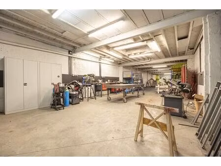 ruim magazijn met buitenruimte