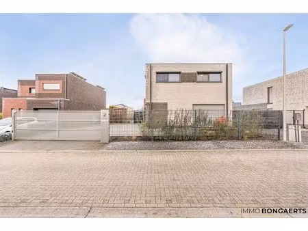 ruime woning met 3 slaapkamers