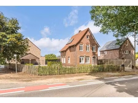 stijlvol gerenoveerde gezinswoning op een perceel van 5a65ca te geistingen  een gehucht va