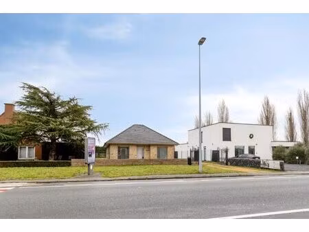 zeer degelijke villa op 947 m² in het centrum van rekkem!