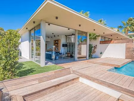 villa de luxe avec vue sur mer à vendre à sainte-maxime : 2 200 000 € | 97m²