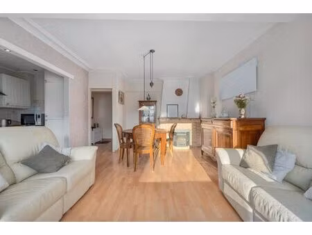 instapklaar en lichtrijk appartement met twee terrassen in het centrum van oostende