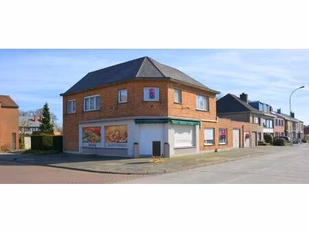 handelspand met ruime woonst op topligging in sint-andries