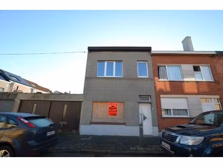 gedeeltelijk gerenoveerd woonhuis