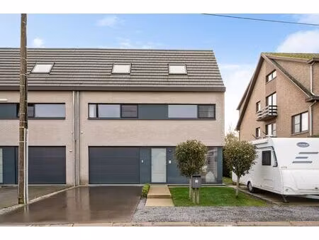 instapklare recente woning met 5 slpkmrs in oevel!