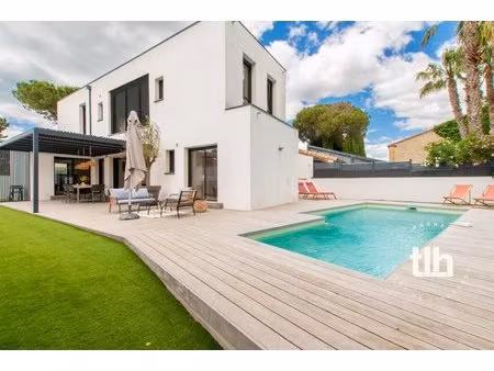 villa contemporaine d'architecte de 143m2 5 pieces avec piscine