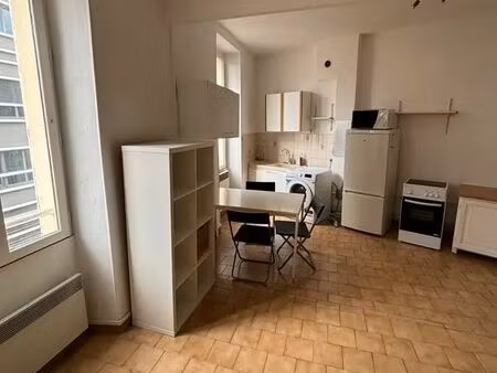 location appartement 1 pièce 29 m² à marseille 8 (13008)