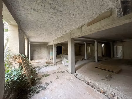 plateau 250 m2 à réhabiliter avec terrasse bordeaux ornano