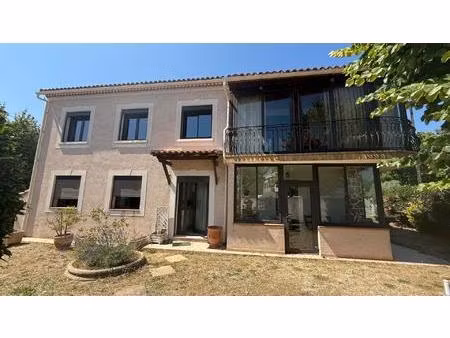 maison spacieuse à vendre comprenant deux appartements