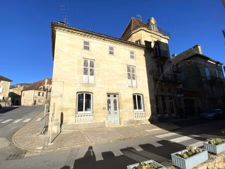 immeuble en pierre à vendre dans le coeur du périgord noir