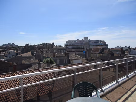 t1 bis- meublé à louer avec une grande terrasse- au 45 rue