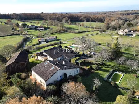 proche d’eymet - ensemble immobilier avec maison principale  gîte  annexes et deux...