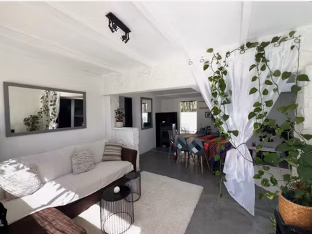 maison t3/4  69 m2  res piscine  le castellet