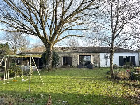 maison en pierre de 4 chambres avec piscine et vue campagne entre saint-émilion et sainte-
