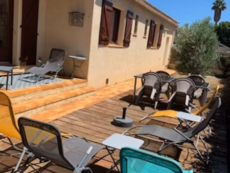 maison de plain pied avec un grand garage