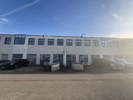 local d'activité avec bureaux de 1 111 m² à vendre - croissy-beaubourg (77)