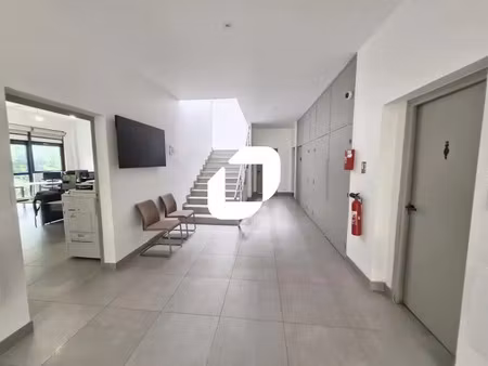 a louer  batiment independant climatise