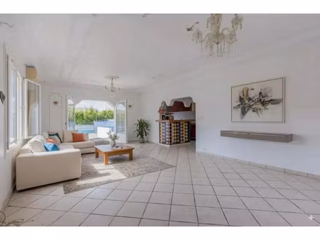 vente villa 8 pièces 240 m² à montpellier (34000)  422 000 €